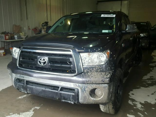 5TFUY5F18DX288354 - 2013 TOYOTA TUNDRA DOU GRAY photo 2