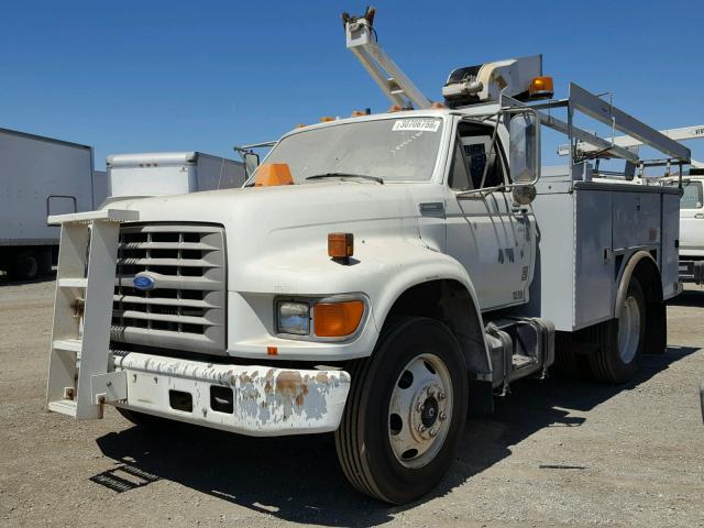 1FDMF70J7SVA20992 - 1995 FORD F700 WHITE photo 2