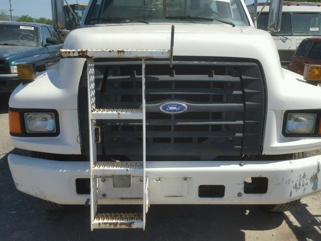 1FDMF70J4SVA68921 - 1995 FORD F700 WHITE photo 7