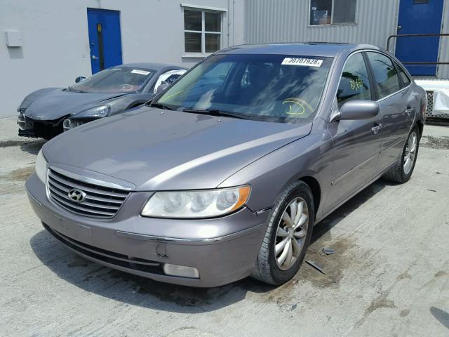 KMHFC46F67A234468 - 2007 HYUNDAI AZERA SE GRAY photo 2