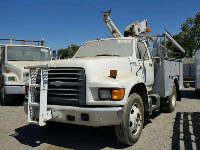 1FDMF70J6SVA70394 - 1995 FORD F700 WHITE photo 2