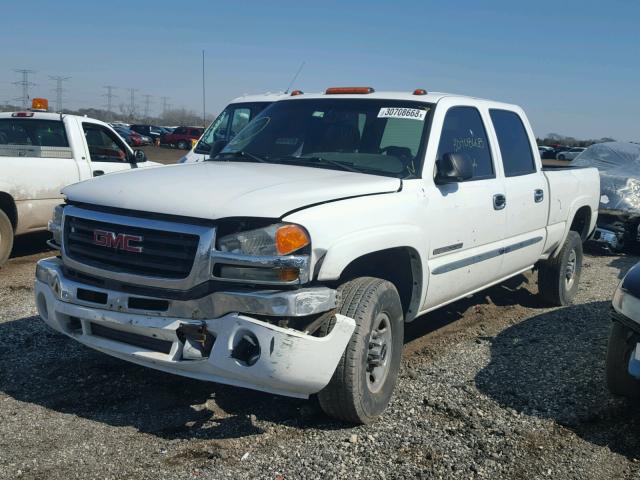 1GTHC23U86F271592 - 2006 GMC SIERRA C25 WHITE photo 2