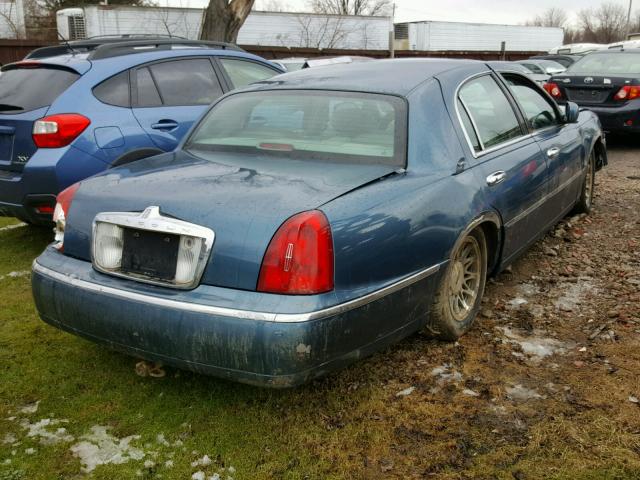 1LNHM82W42Y658606 - 2002 LINCOLN TOWN CAR S BLUE photo 4