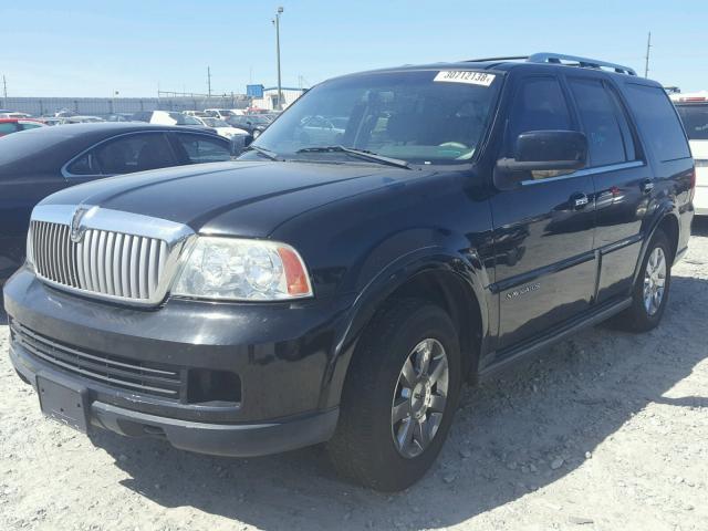 5LMFU27516LJ12110 - 2006 LINCOLN NAVIGATOR შავი ფოტო 2