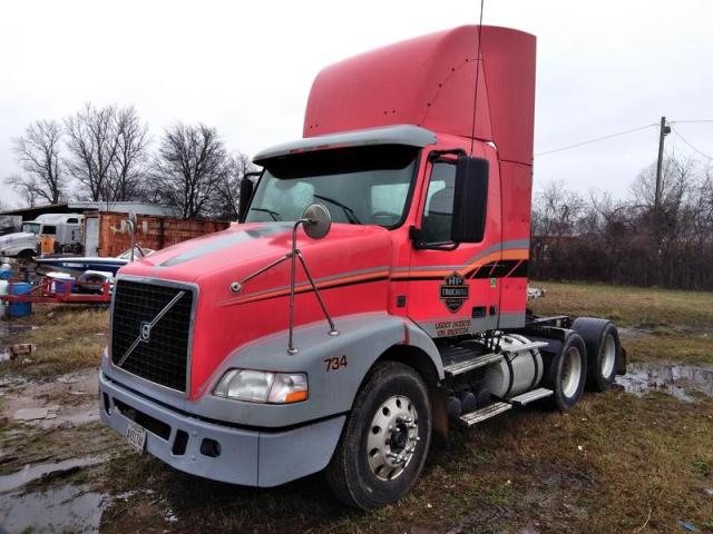 4V4MC9EG19N281734 - 2009 VOLVO VN VNM RED photo 1