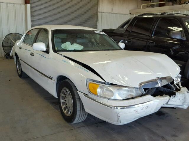 1LNHM82W6YY939699 - 2000 LINCOLN TOWN CAR S WHITE photo 1