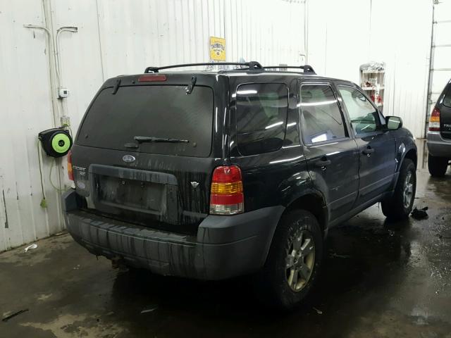 1FMCU93136KC12412 - 2006 FORD ESCAPE XLT BLACK photo 4