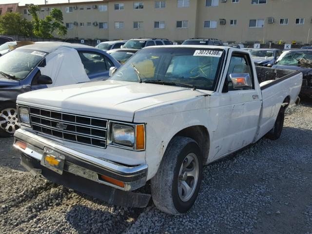 1GTCS14Z3J2521130 - 1988 GMC S TRUCK S1 WHITE photo 2