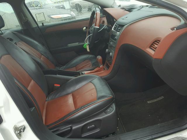 1G1ZK57BX8F263457 - 2008 CHEVROLET MALIBU LTZ WHITE photo 5