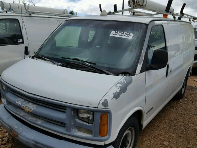 1GCFG25W2W1049881 - 1998 CHEVROLET EXPRESS G2 WHITE photo 2