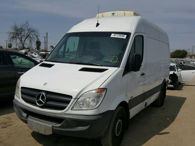 WD3PE7CCXC5621097 - 2012 MERCEDES-BENZ SPRINTER 2 WHITE photo 2