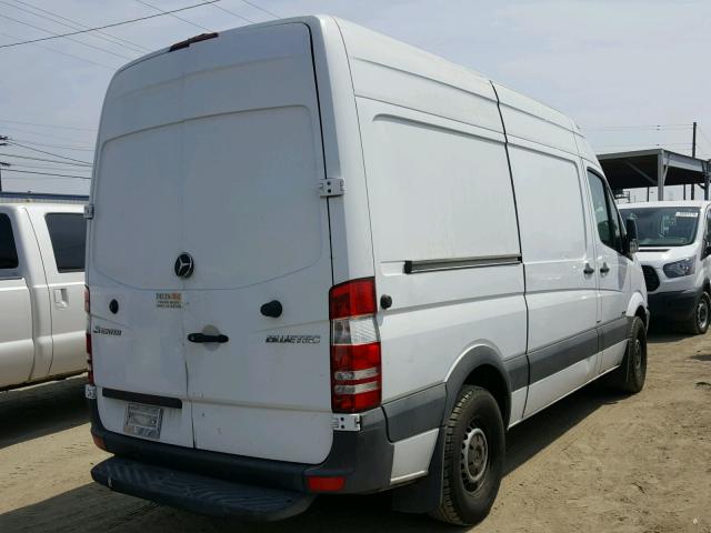 WD3PE7CCXC5621097 - 2012 MERCEDES-BENZ SPRINTER 2 WHITE photo 4