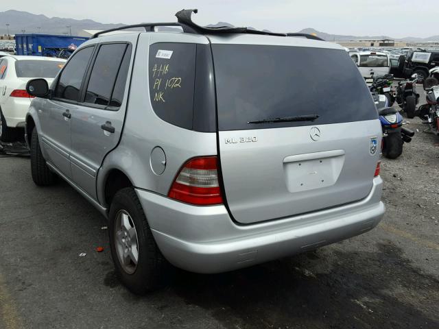 4JGAB54E7YA185599 - 2000 MERCEDES-BENZ ML 320 GRAY photo 3