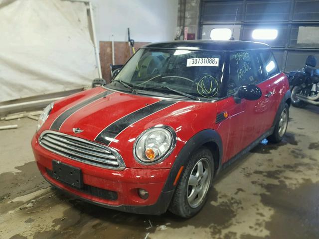 WMWMF3C57ATZ62320 - 2010 MINI COOPER RED photo 2