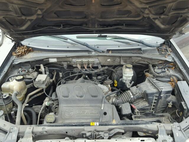 4F2CZ06116KM28532 - 2006 MAZDA TRIBUTE S GRAY photo 7