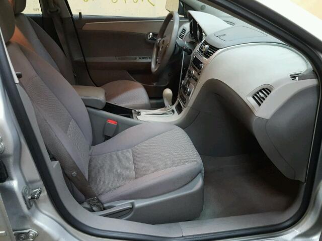 1G1ZH57B69F240628 - 2009 CHEVROLET MALIBU 1LT SILVER photo 5
