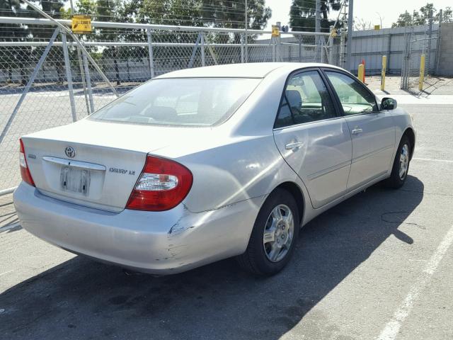 JTDBE32K820052814 - 2002 TOYOTA CAMRY LE SILVER photo 4