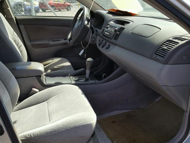 JTDBE32K820052814 - 2002 TOYOTA CAMRY LE SILVER photo 5