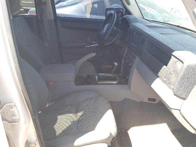 1J8HH48KX6C343116 - 2006 JEEP COMMANDER WHITE photo 5