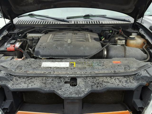 5LMFU28R24LJ18688 - 2004 LINCOLN NAVIGATOR BLACK photo 7