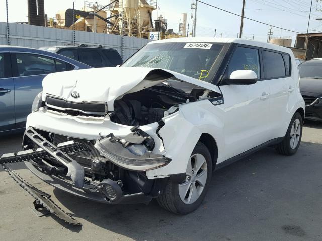 KNDJN2A2XG7392617 - 2016 KIA SOUL WHITE photo 9