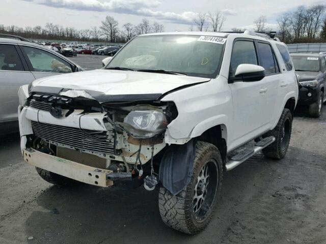 JTEBU5JR7G5353027 - 2016 TOYOTA 4RUNNER SR WHITE photo 2