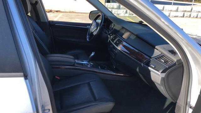 5UXFE8C50AL310696 - 2010 BMW X5 XDRIVE4 BLACK photo 8