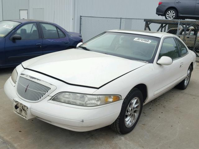 1LNFM92V7WY697264 - 1998 LINCOLN MARK VIII WHITE photo 2