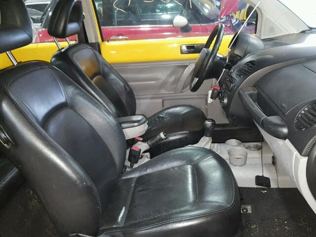 3VWCD21C4YM487053 - 2000 VOLKSWAGEN NEW BEETLE 黄色 照片 5