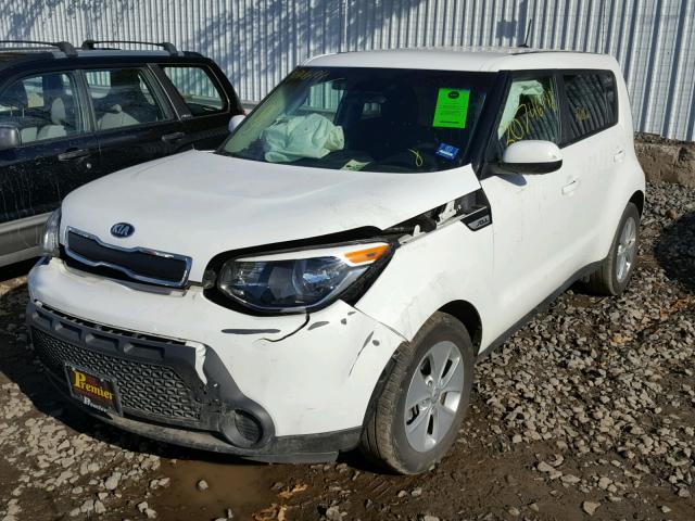 KNDJN2A29G7364307 - 2016 KIA SOUL WHITE photo 2