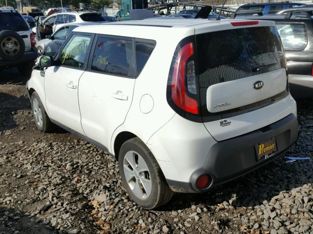 KNDJN2A29G7364307 - 2016 KIA SOUL WHITE photo 3