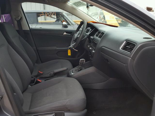 3VW2K7AJ3CM353480 - 2012 VOLKSWAGEN JETTA BASE გრაფიტი ფოტო 5