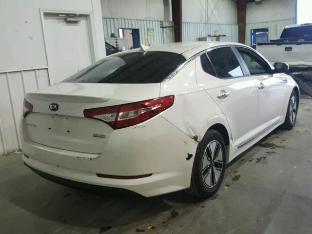 KNAGM4ADXD5042600 - 2013 KIA OPTIMA HYB WHITE photo 4