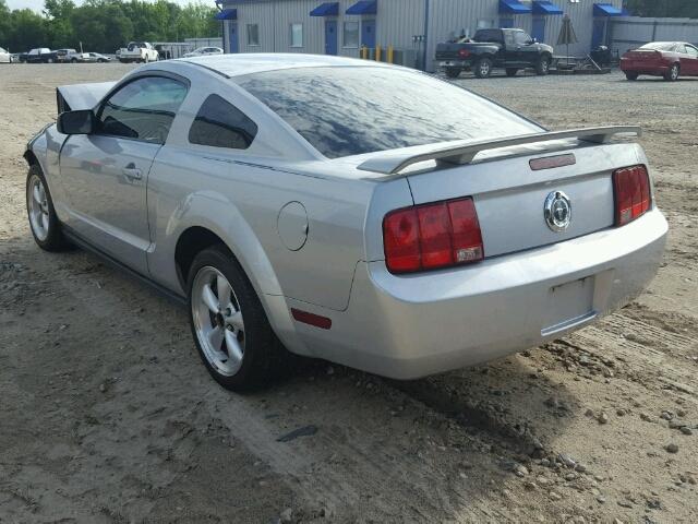 1ZVFT80N865147882 - 2006 FORD MUSTANG SILVER photo 3