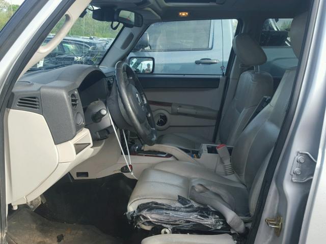 1J8HH58N16C365909 - 2006 JEEP COMMANDER SILVER photo 5