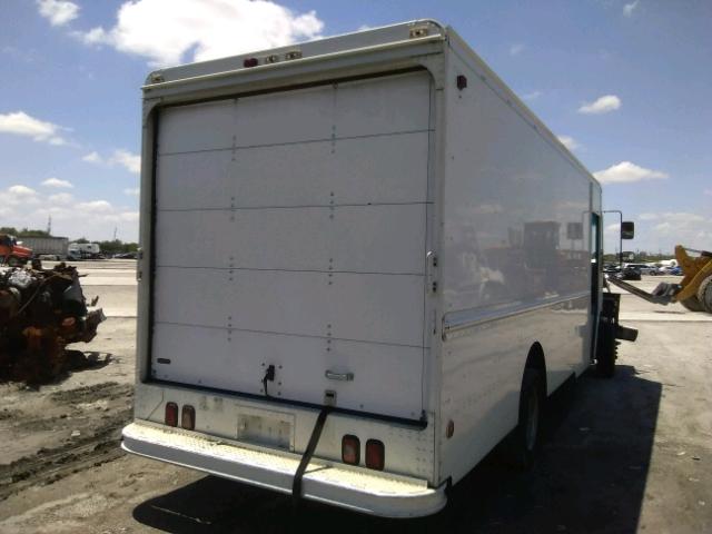 5B4KPD2U563416876 - 2006 WORKHORSE CUSTOM CHASSIS COMMERCIAL WHITE photo 4