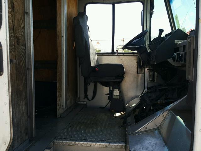 5B4KPD2U563416876 - 2006 WORKHORSE CUSTOM CHASSIS COMMERCIAL თეთრი ფოტო 5