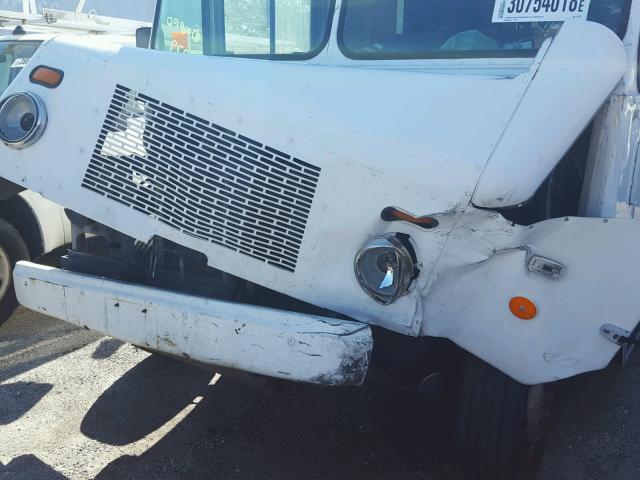 5B4KPD2U563416876 - 2006 WORKHORSE CUSTOM CHASSIS COMMERCIAL WHITE photo 9