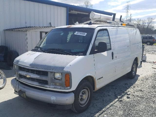 1GCFG25W111154274 - 2001 CHEVROLET EXPRESS G2 WHITE photo 2