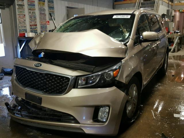 KNDMC5C12F6059308 - 2015 KIA SEDONA EX TAN photo 2