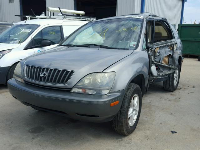 JT6GF10U1Y0061575 - 2000 LEXUS RX300 SILVER photo 2