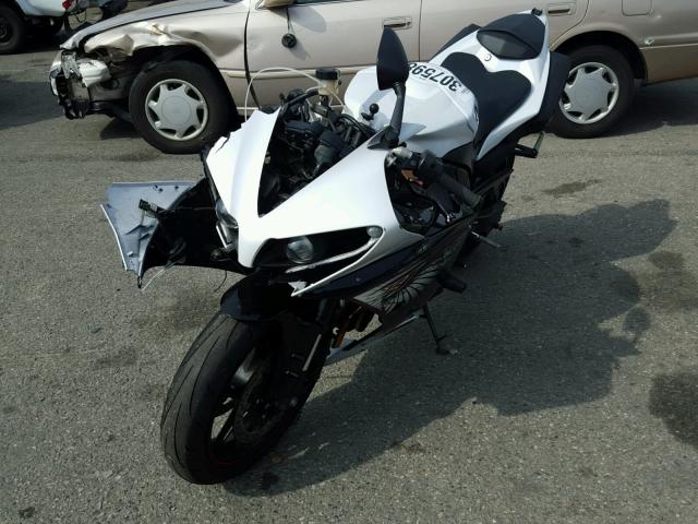 JYARN23Y2CA002882 - 2012 YAMAHA YZFR1 C WHITE photo 2