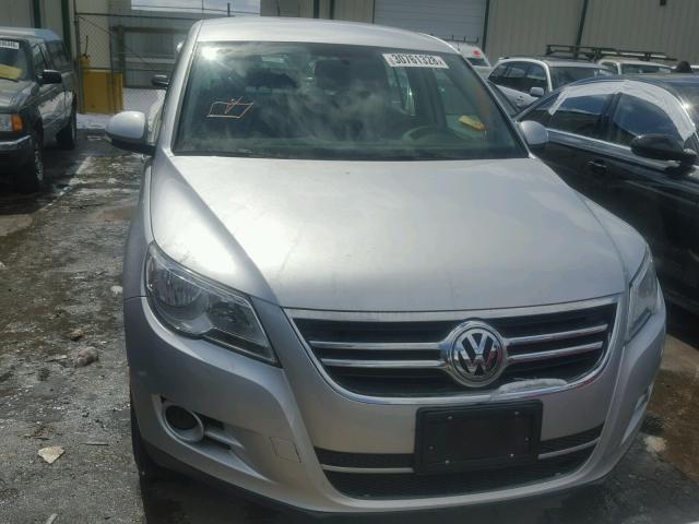 WVGAV75N69W002893 - 2009 VOLKSWAGEN TIGUAN S SILVER photo 9