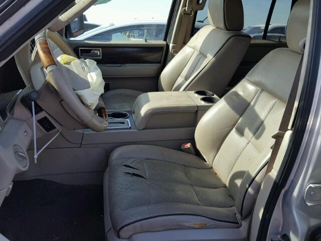 5LMFU28587LJ20768 - 2007 LINCOLN NAVIGATOR Grau Foto 5