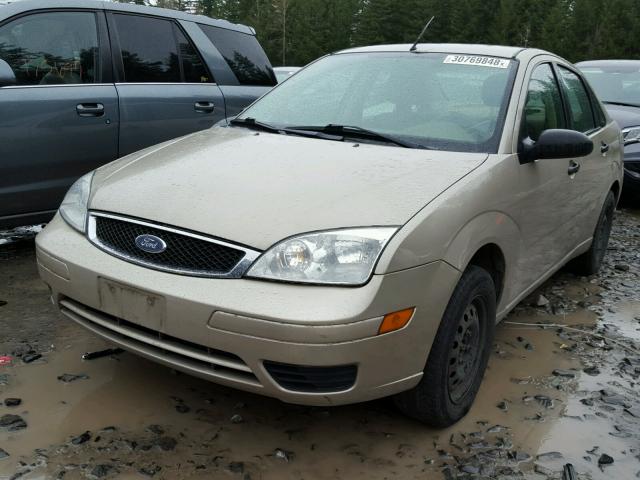 1FAFP34N76W162202 - 2006 FORD FOCUS ZX4 GOLD photo 2