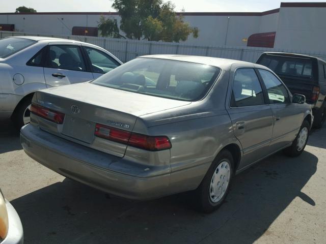 JT2BG22K3X0280935 - 1999 TOYOTA CAMRY LE BEIGE photo 4