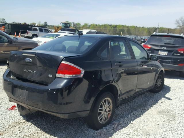 1FAHP3FNXBW182069 - 2011 FORD FOCUS SE BLACK photo 4