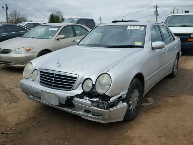 WDBJF82J01X047091 - 2001 MERCEDES-BENZ E 320 4MAT SILVER photo 2