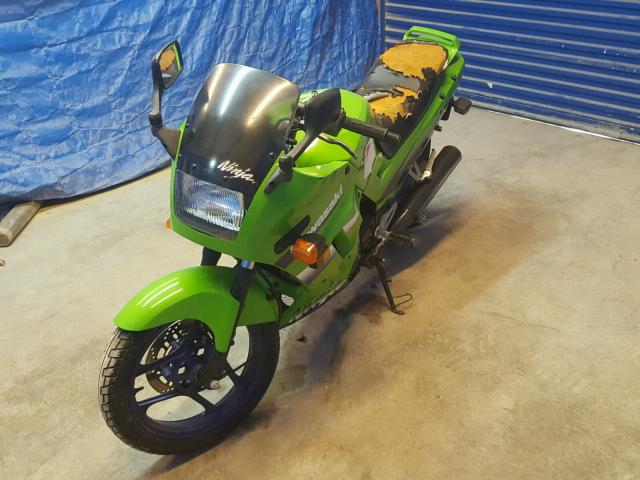 JKAEXMF14YA070531 - 2000 KAWASAKI EX250 F GREEN photo 2