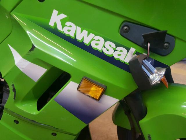 JKAEXMF14YA070531 - 2000 KAWASAKI EX250 F GREEN photo 9